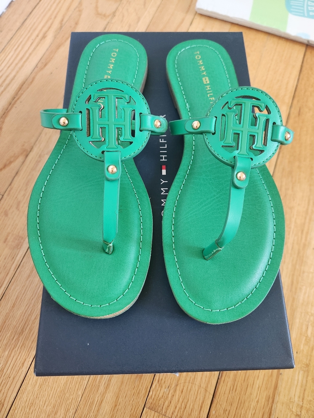Tommy Hilfiger Kelly Green Logo Thong Sandals Size 6